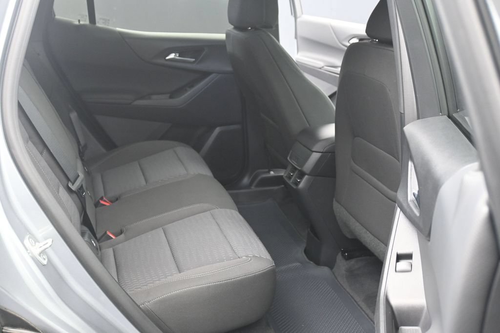 Used 2026 Chevrolet Equinox LT w/ Safety and Technology Package FWD image 12