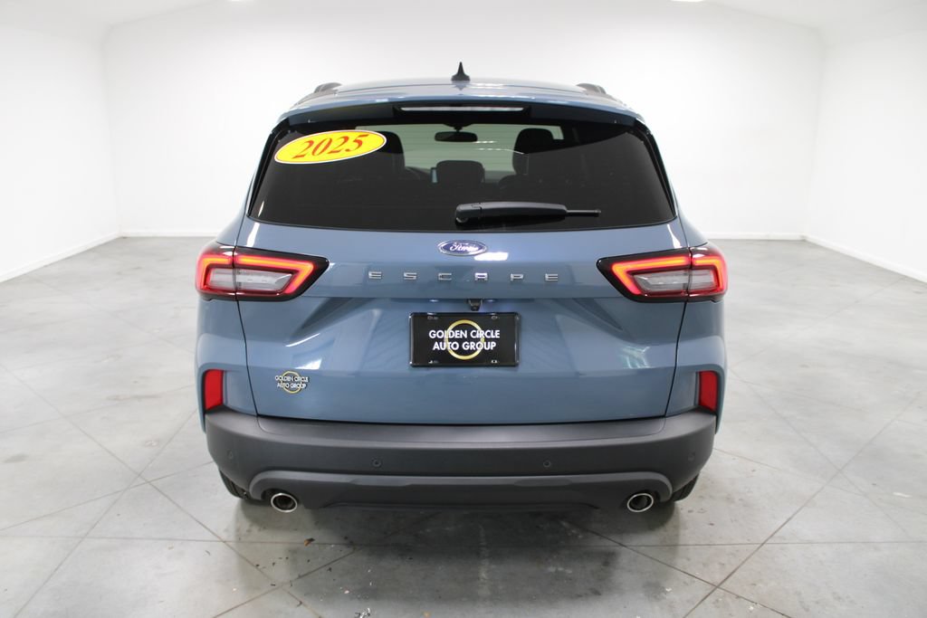 Used 2025 Ford Escape ST-Line w/ Tech Pack #1 FWD image 8