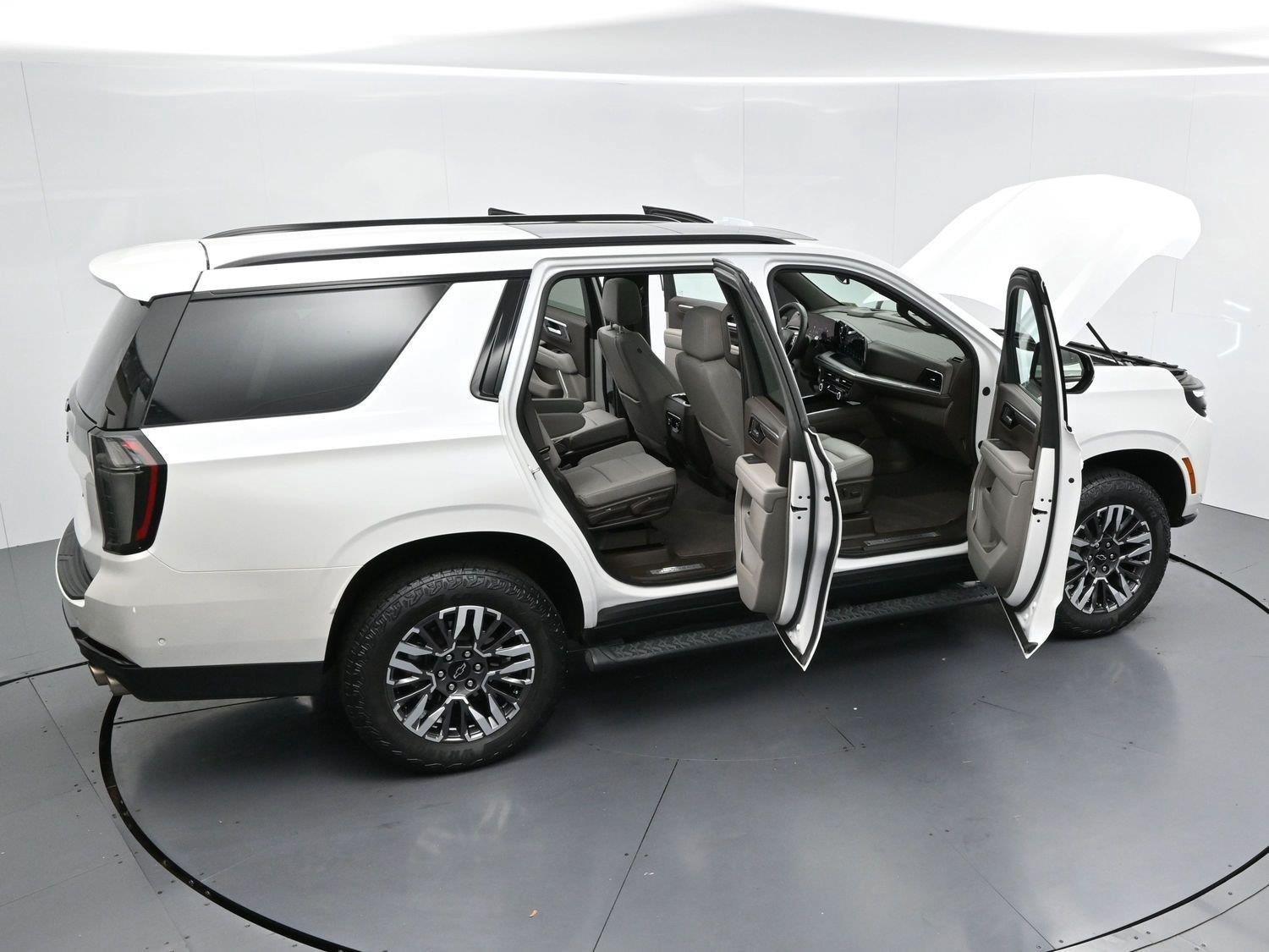 Used 2025 Chevrolet Tahoe Z71 w/ Z71 Off-Road Package AWD/4WD image 38