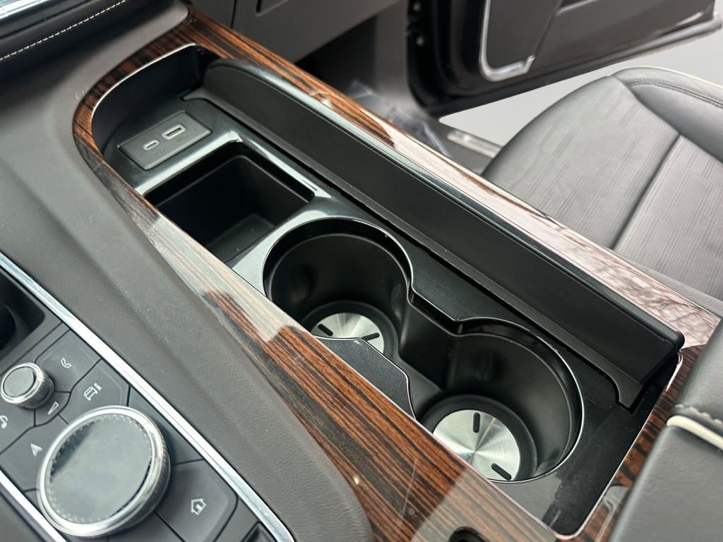 Used 2022 Cadillac Escalade ESV Premium Luxury image 20