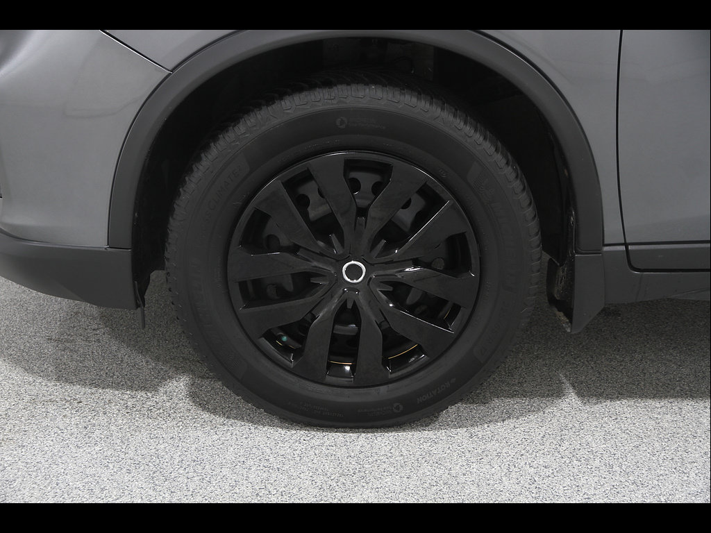 Used 2018 Nissan Rogue S AWD/4WD image 21