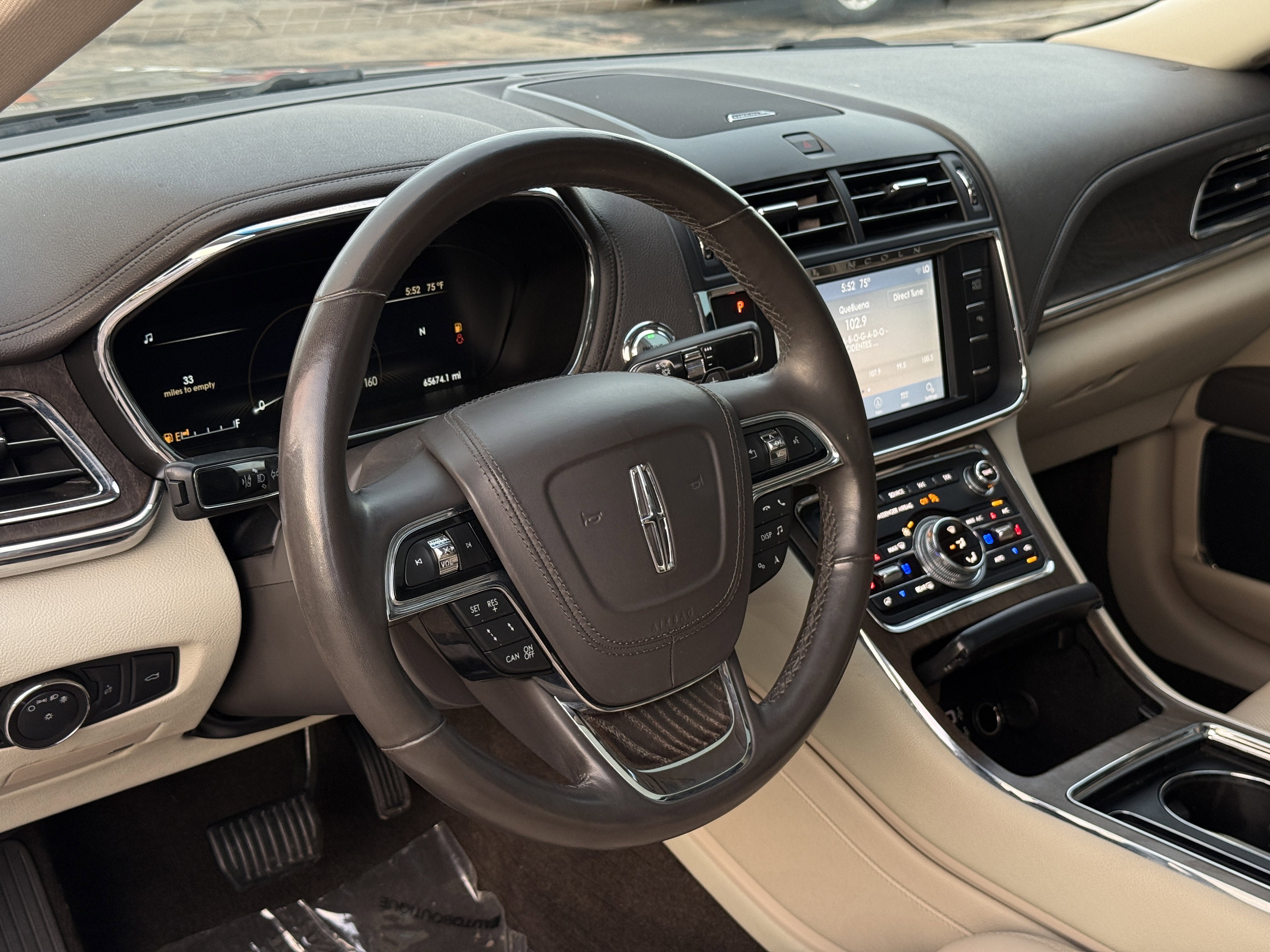 Used 2019 Lincoln Continental Select w/ Continental Climate Package image 15