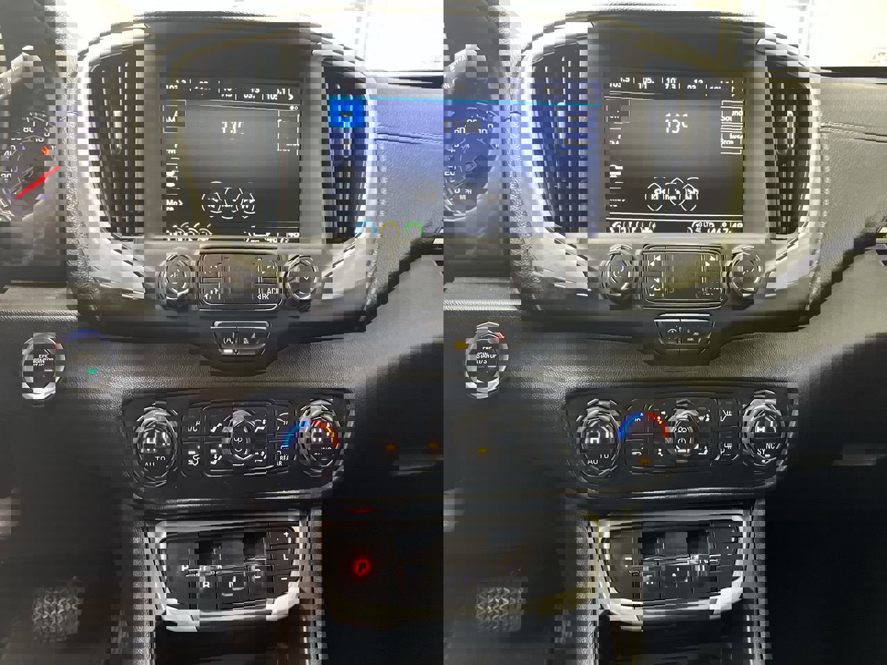 Certified 2024 GMC Terrain SLT image 17