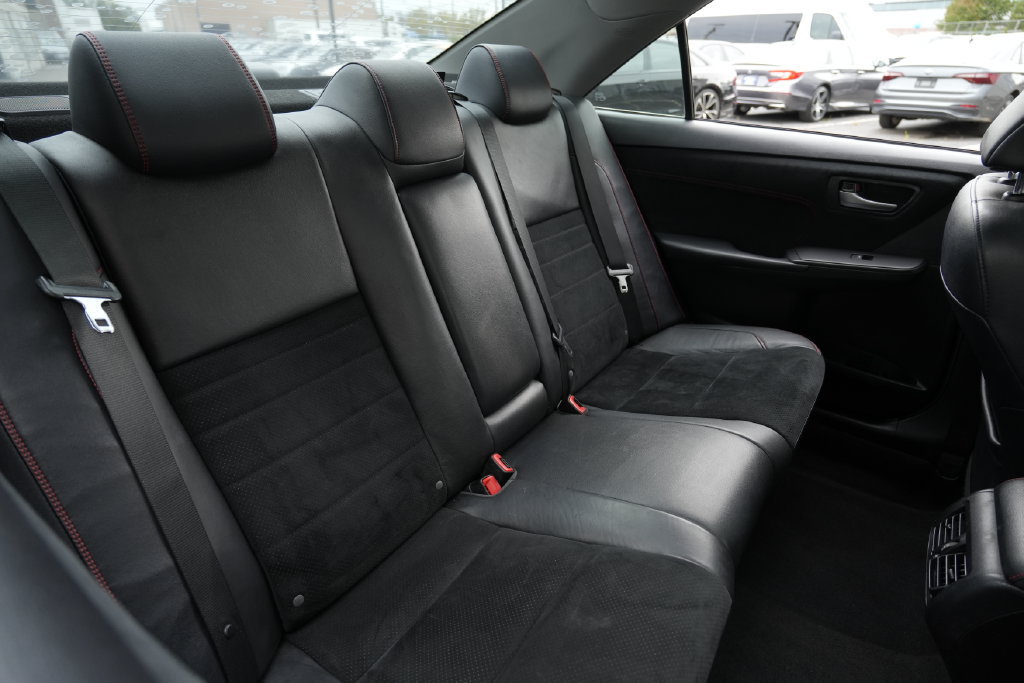 Used 2015 Toyota Camry XSE FWD image 28