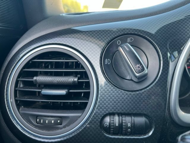 Used 2014 Volkswagen Beetle R-Line FWD image 21