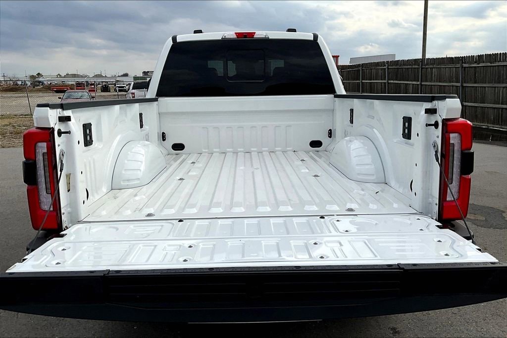 Used 2025 Ford F350 Platinum w/ FX4 Off-Road Package image 30