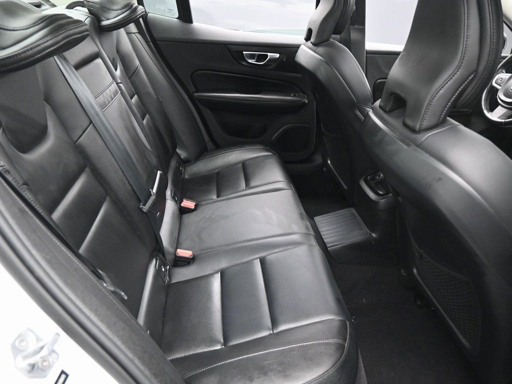 Used 2022 Volvo S60 T8 Inscription image 30