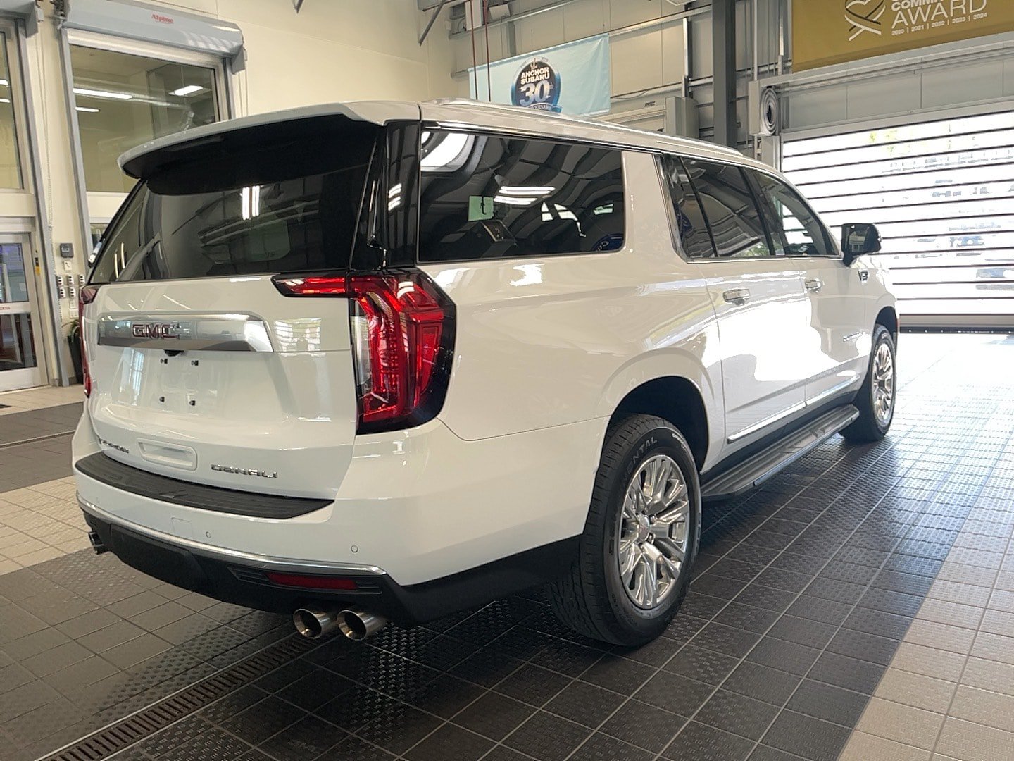 Used 2024 GMC Yukon XL Denali AWD/4WD image 27