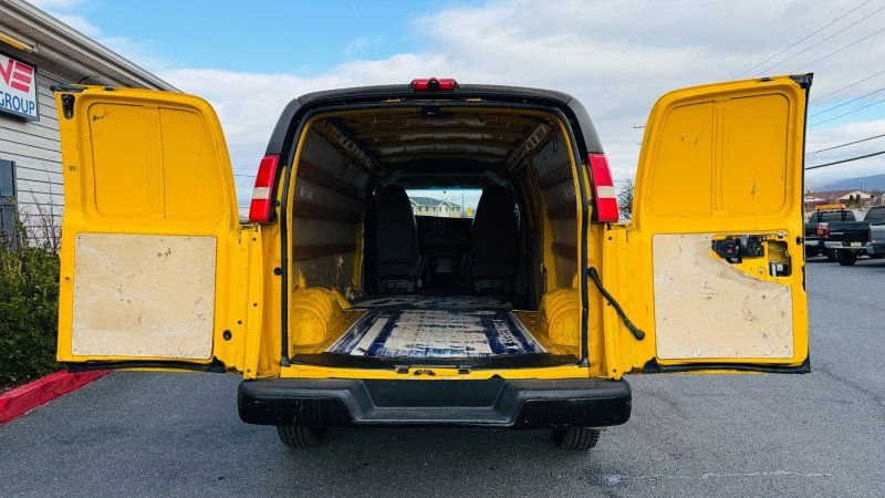 Used 2010 GMC Savana 3500 Extended RWD image 6