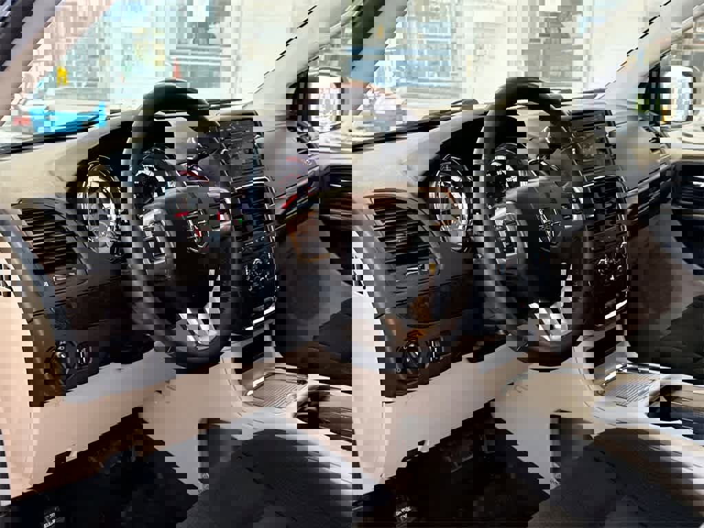 Used 2015 Dodge Grand Caravan SXT w/ UConnect Hands-Free Group image 10