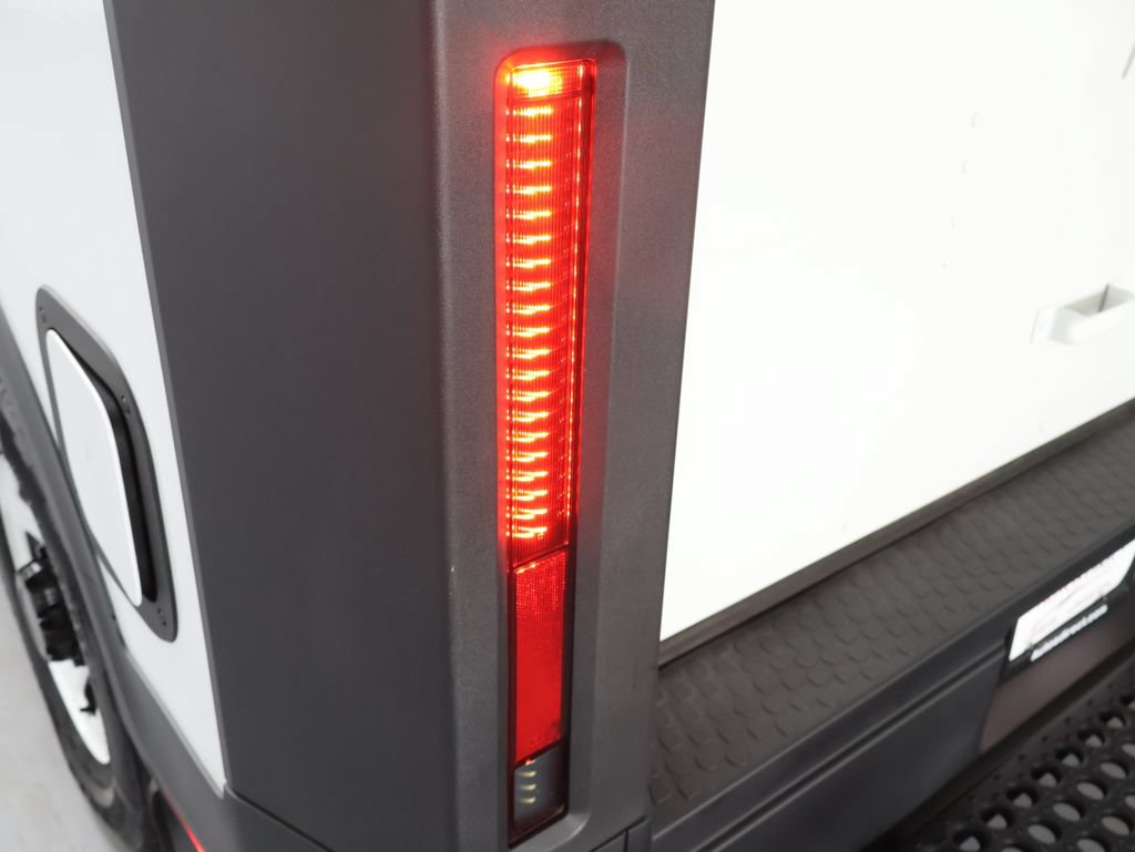 Used 2024 Chevrolet Brightdrop 400 w/ Commercial Equipment Package AWD/4WD image 23