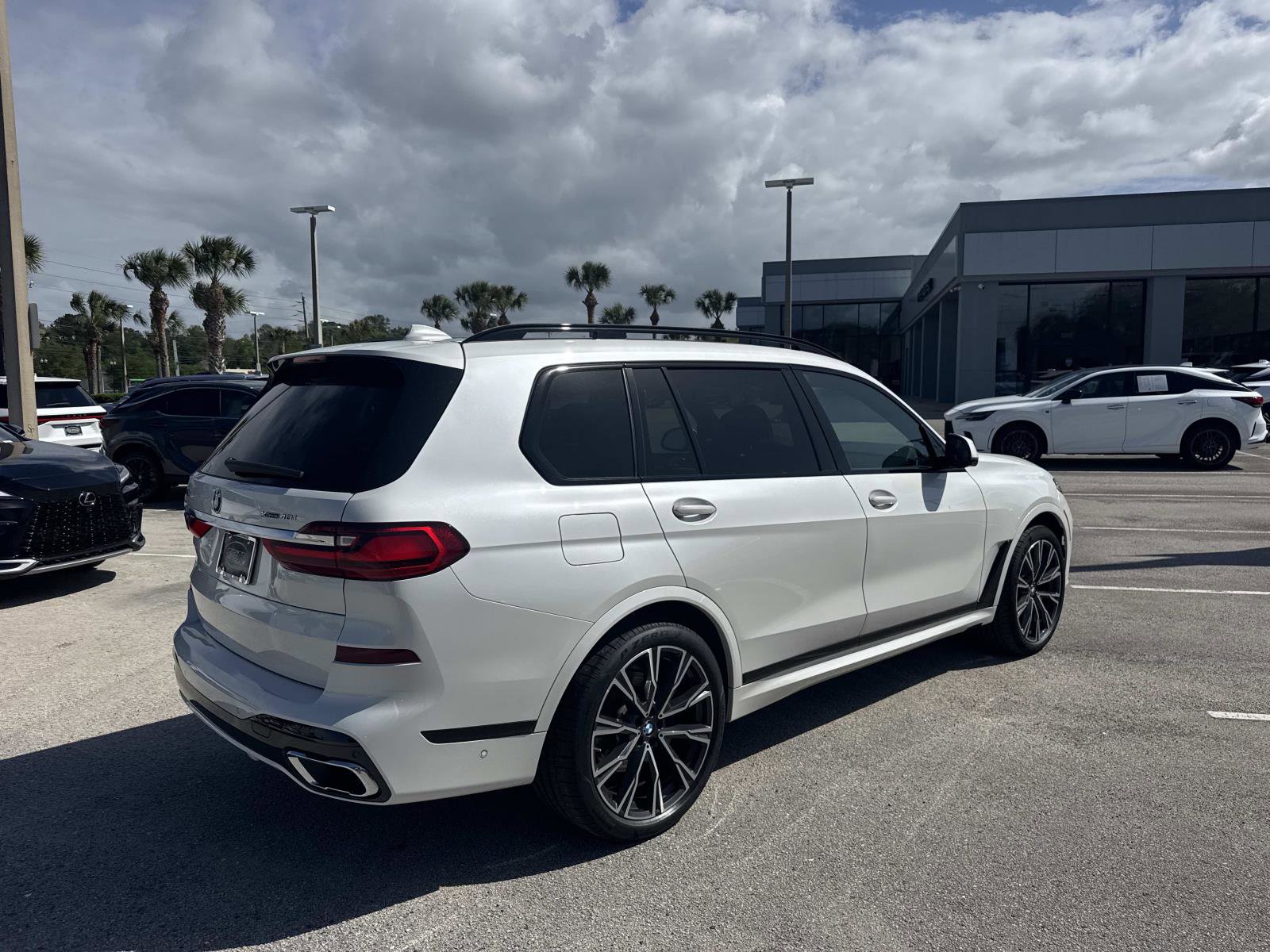 Used 2019 BMW X7 xDrive40i w/ Dynamic Handling Package image 3