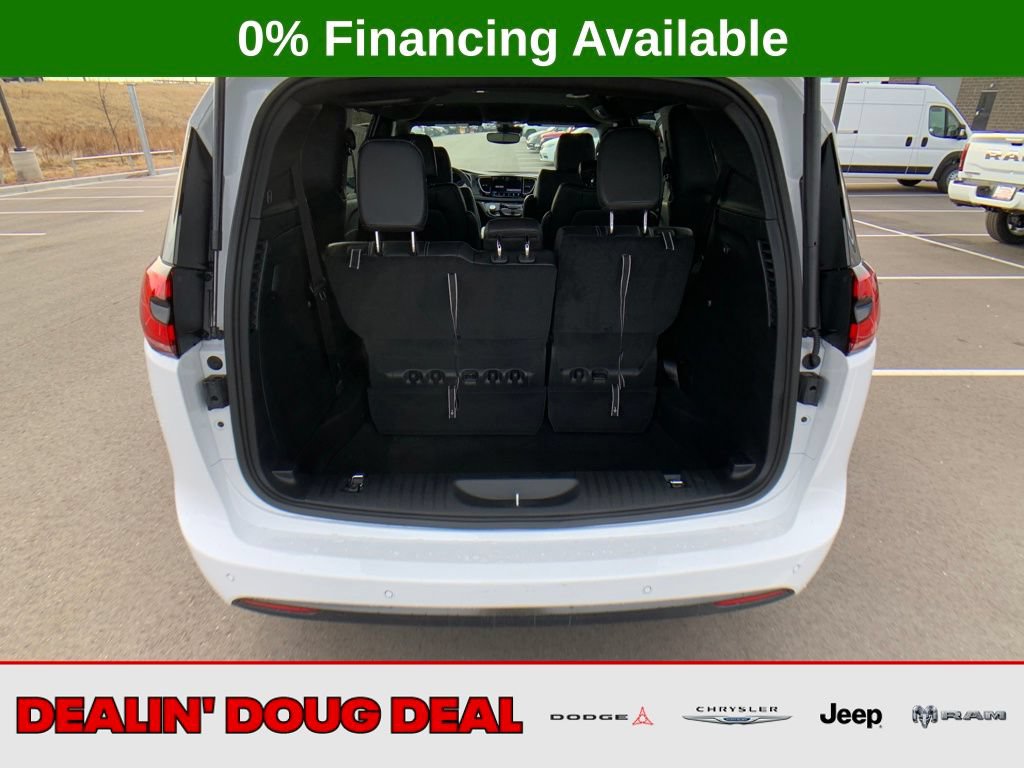 New 2026 Chrysler Pacifica Select w/ S Appearance Package AWD/4WD image 23