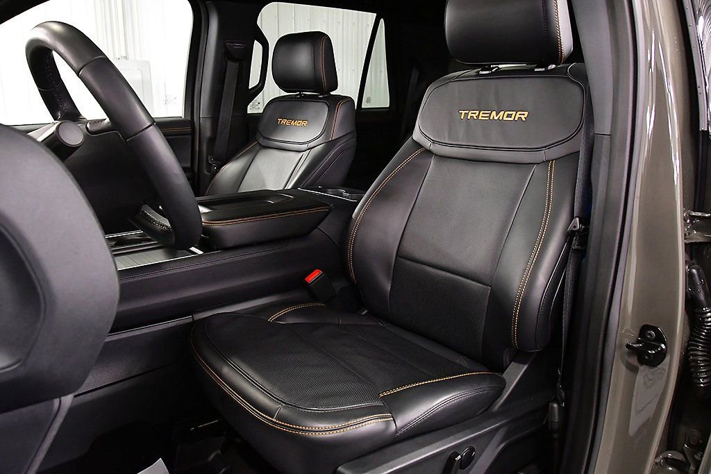 Used 2025 Ford Expedition Tremor image 29