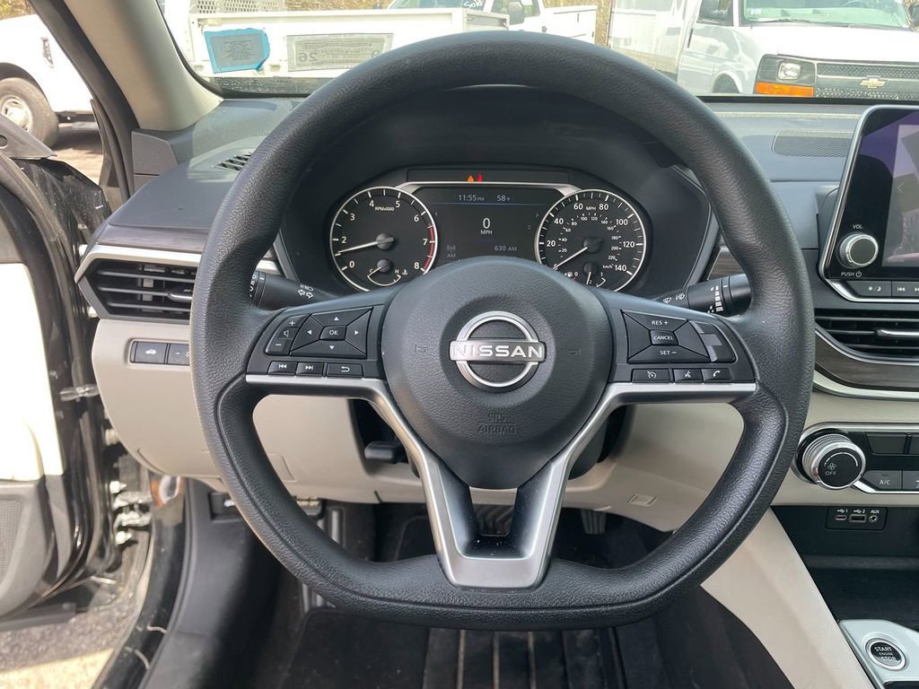 Used 2024 Nissan Altima 2.5 SV image 15