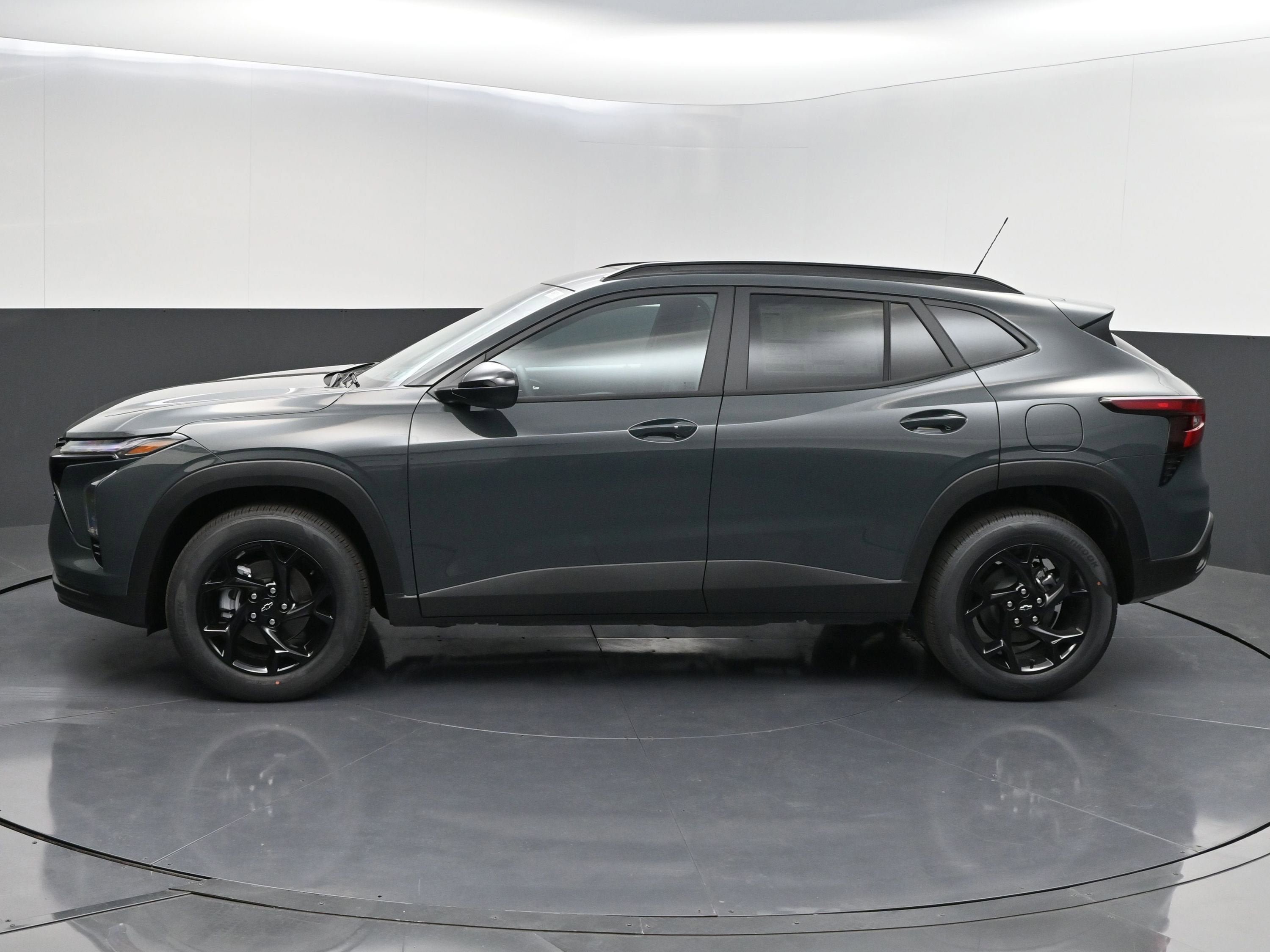 New 2026 Chevrolet Trax LT w/ Sunroof Package FWD image 4