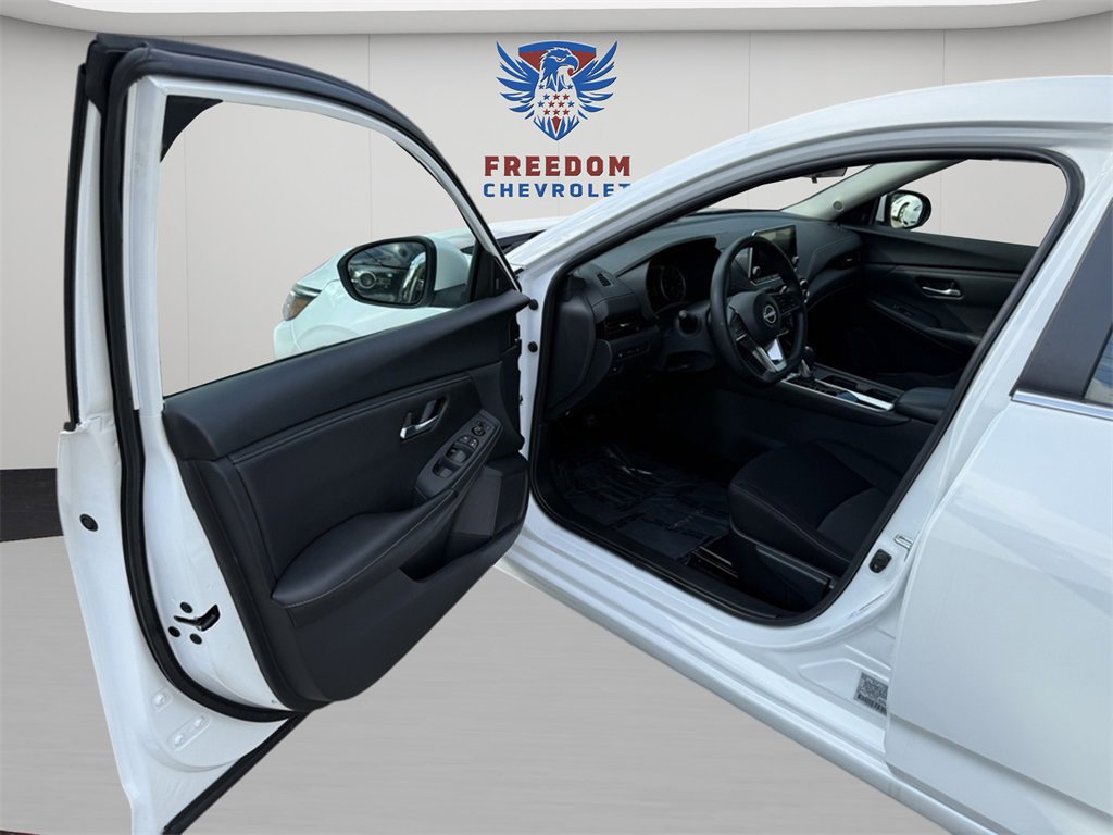 Used 2024 Nissan Sentra SV image 9