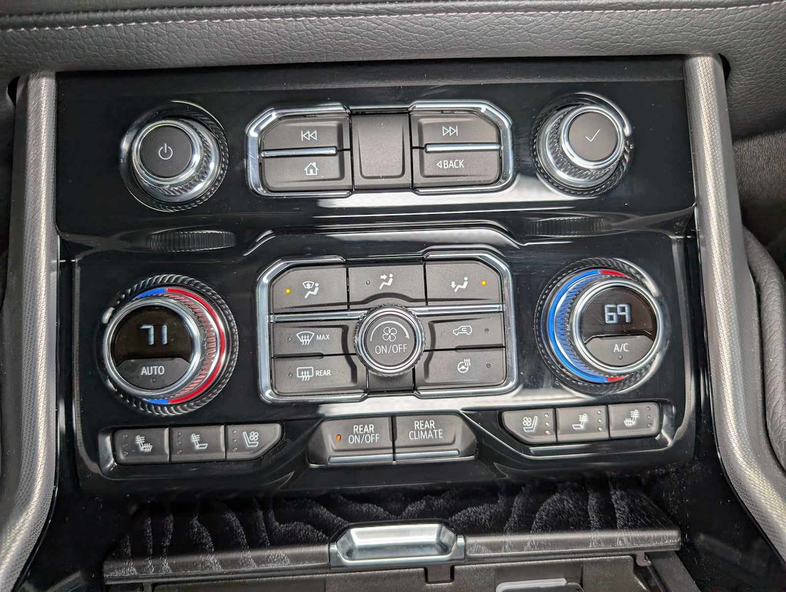 Used 2024 GMC Yukon Denali w/ Advanced Technology Package image 35