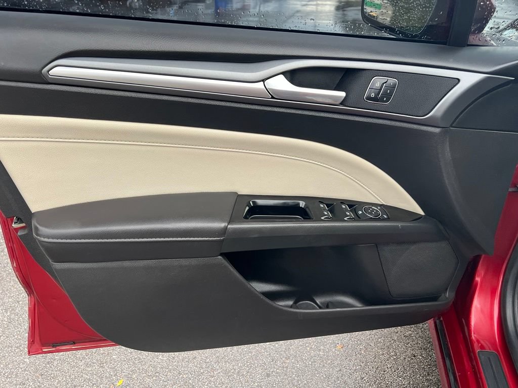 Used 2014 Ford Fusion Titanium FWD image 16