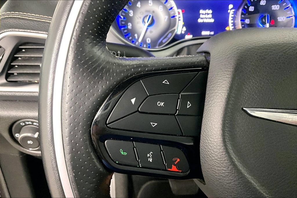 Used 2020 Chrysler Pacifica Limited w/ Advanced Safetytec Group FWD image 18