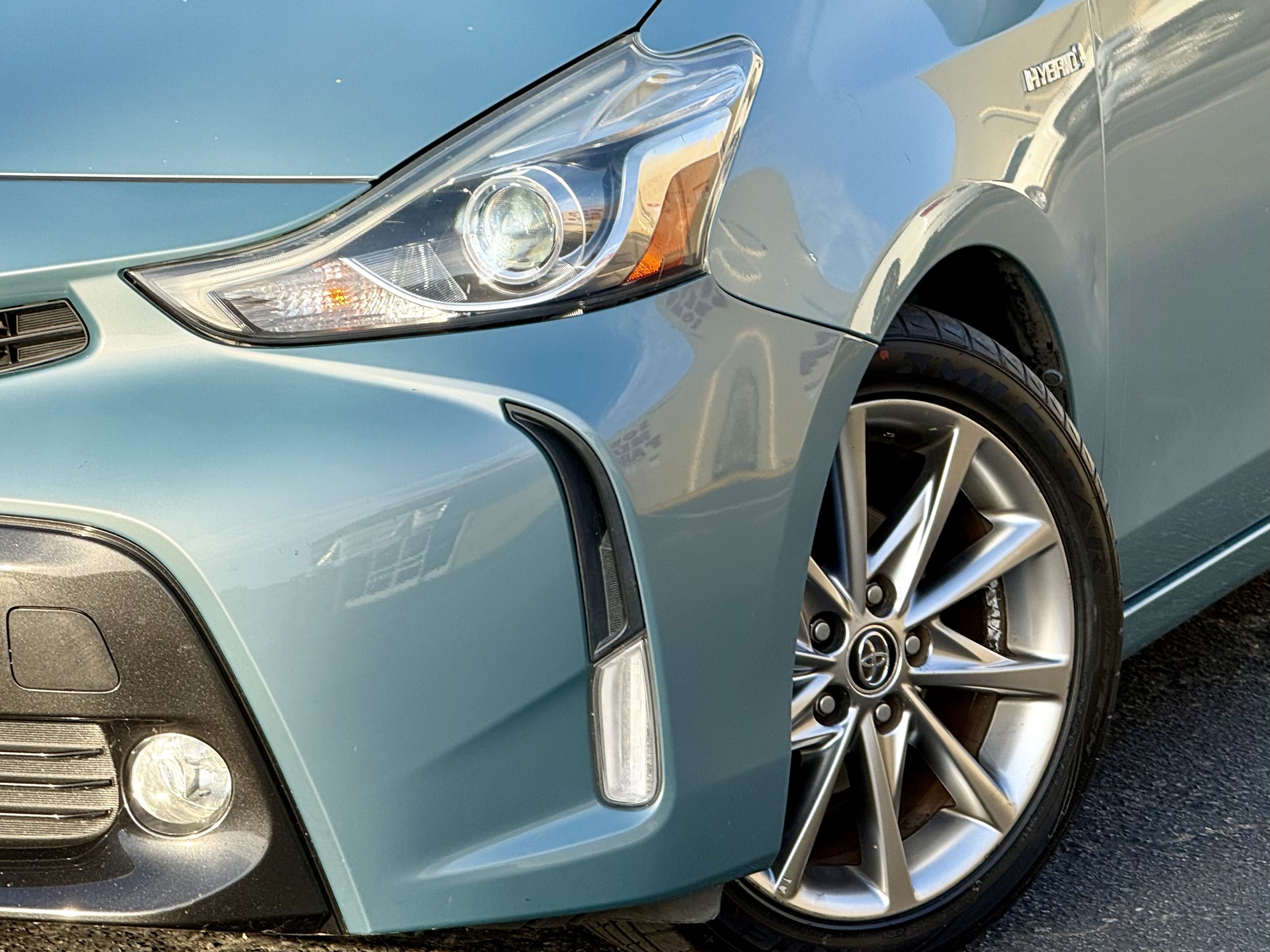 Used 2017 Toyota Prius V Five w/ Advanced Technology Package FWD image 12