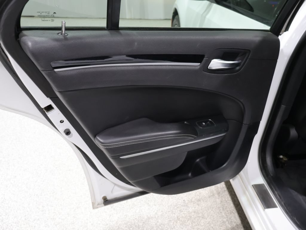 Used 2018 Chrysler 300 S AWD/4WD image 19