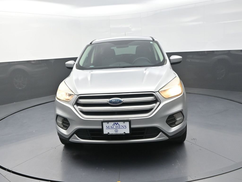 Used 2017 Ford Escape SE image 2