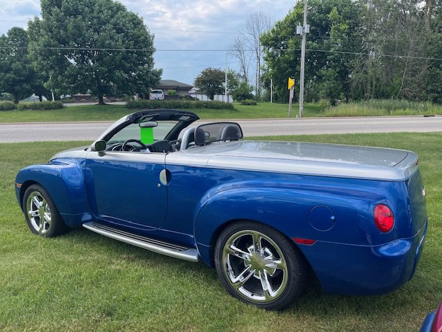 Used 2004 Chevrolet SSR w/ Preferred Equipment Group image 6