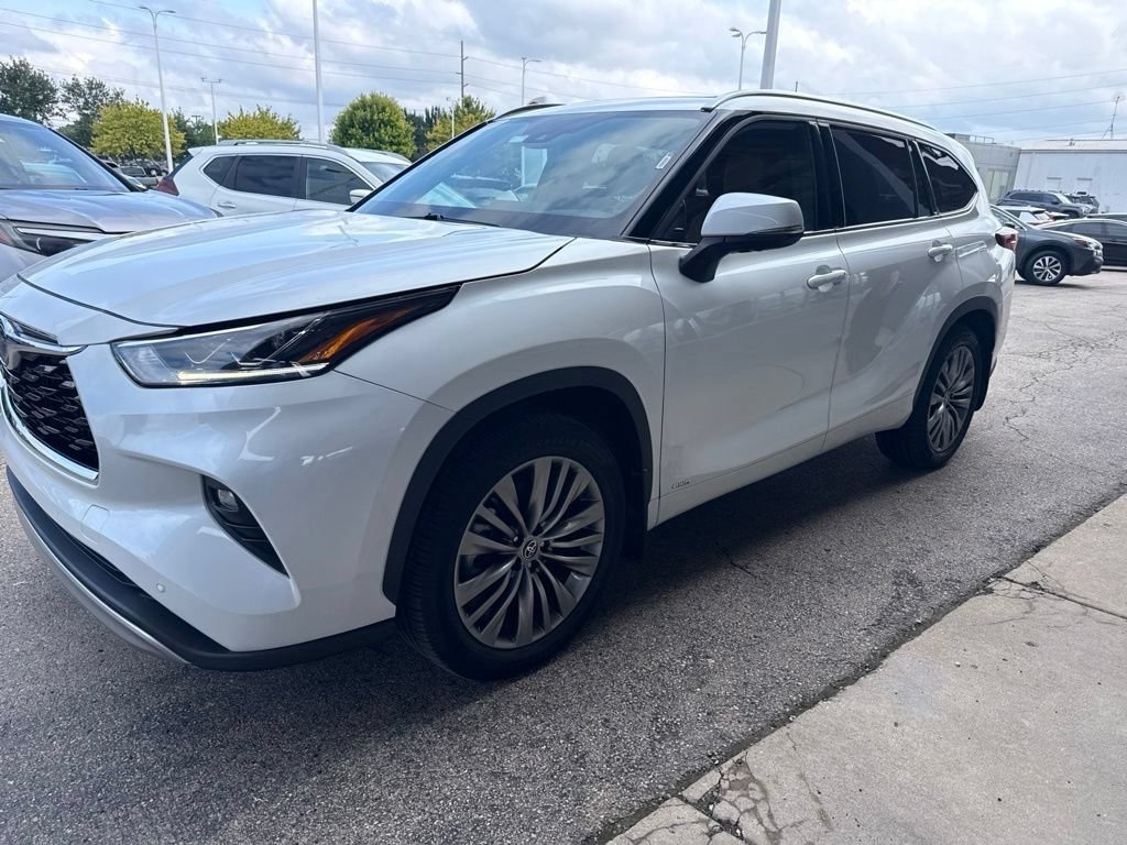 Used 2022 Toyota Highlander Platinum AWD/4WD image 12