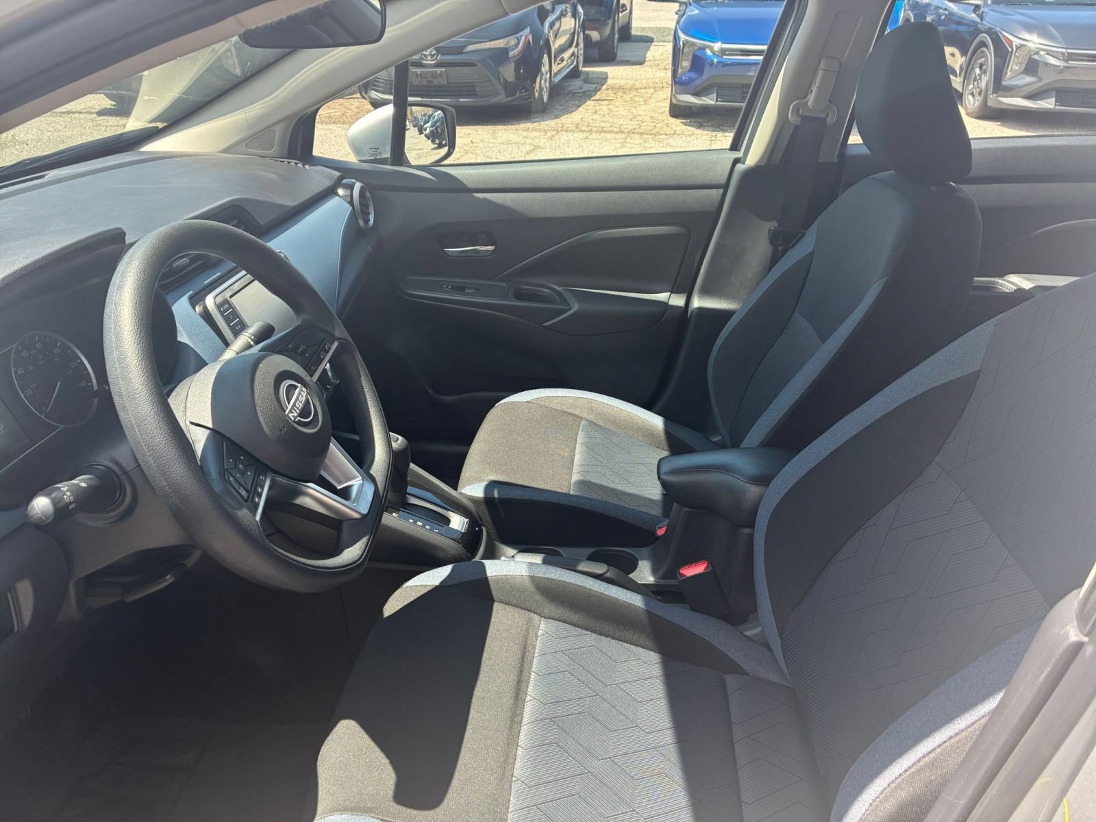 Used 2025 Nissan Versa SV FWD image 18