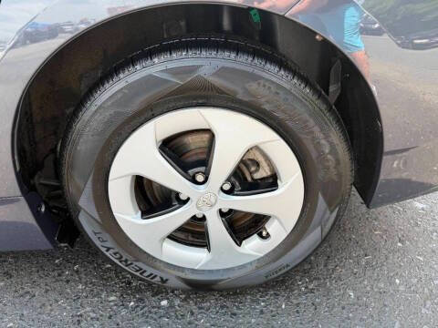 Used 2014 Toyota Prius Two FWD image 12