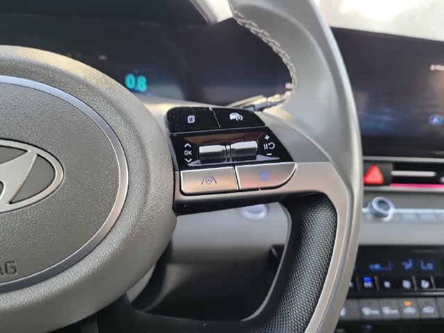 Used 2025 Hyundai Elantra SEL FWD image 16