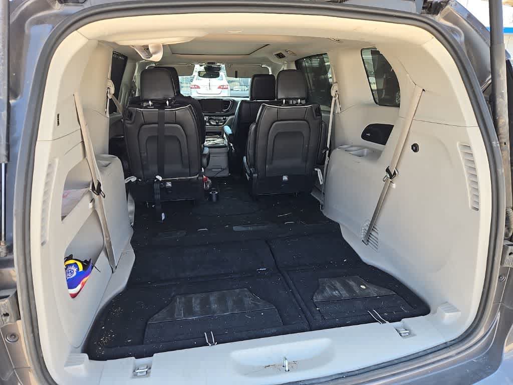 Used 2023 Chrysler Pacifica Limited FWD image 5