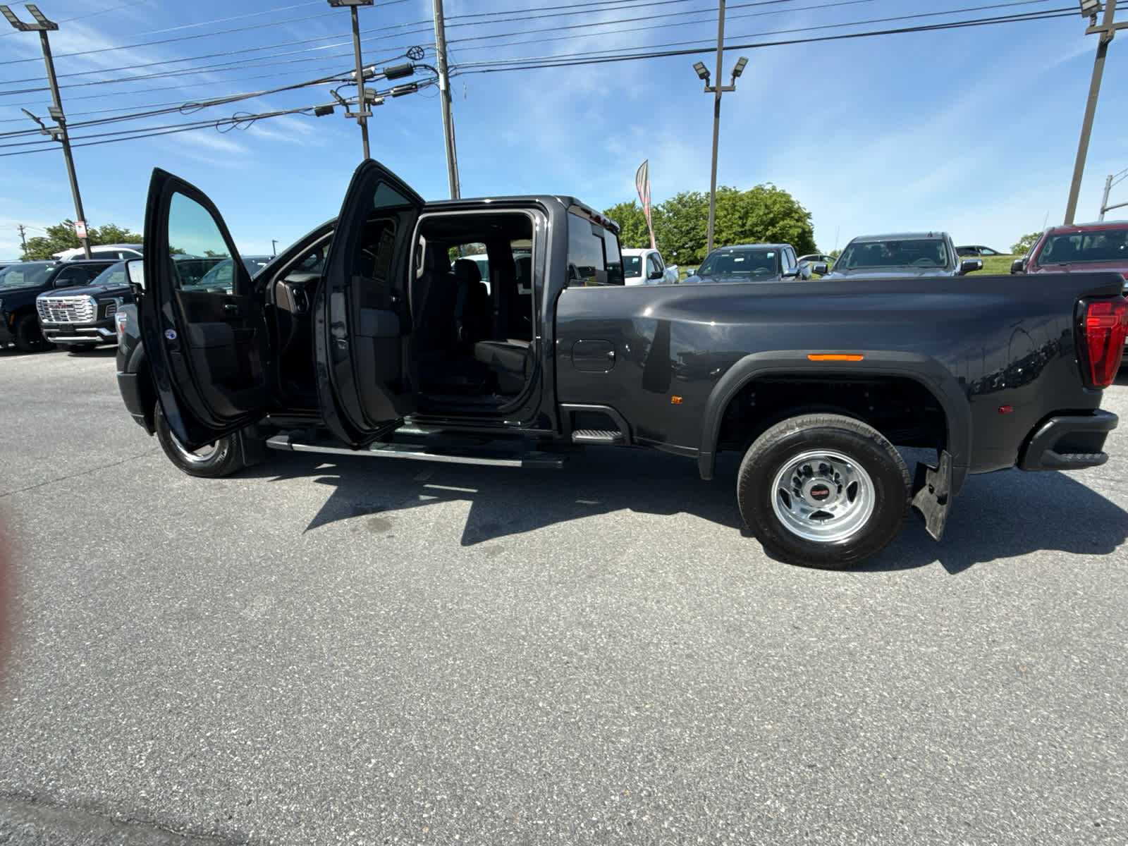 Used 2020 GMC Sierra 3500 Denali w/ Denali Ultimate Package AWD/4WD image 18