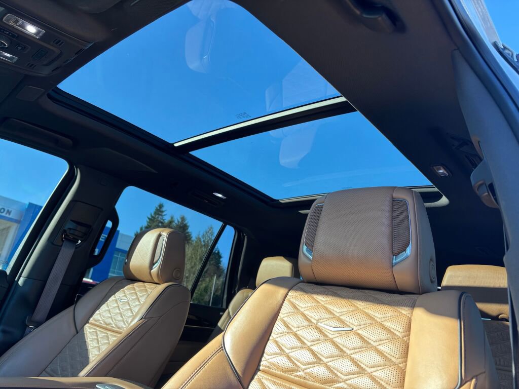 Used 2023 Cadillac Escalade Premium Luxury image 18