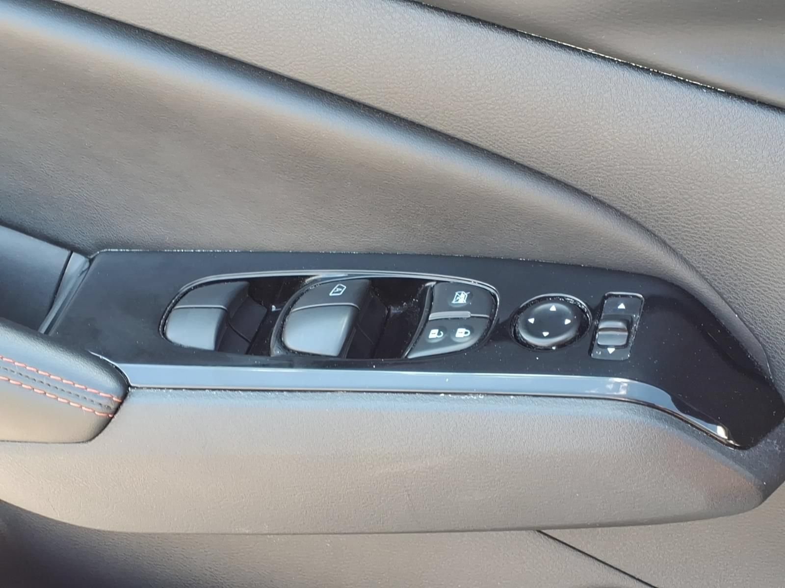 Used 2024 Nissan Altima 2.5 SR FWD image 25