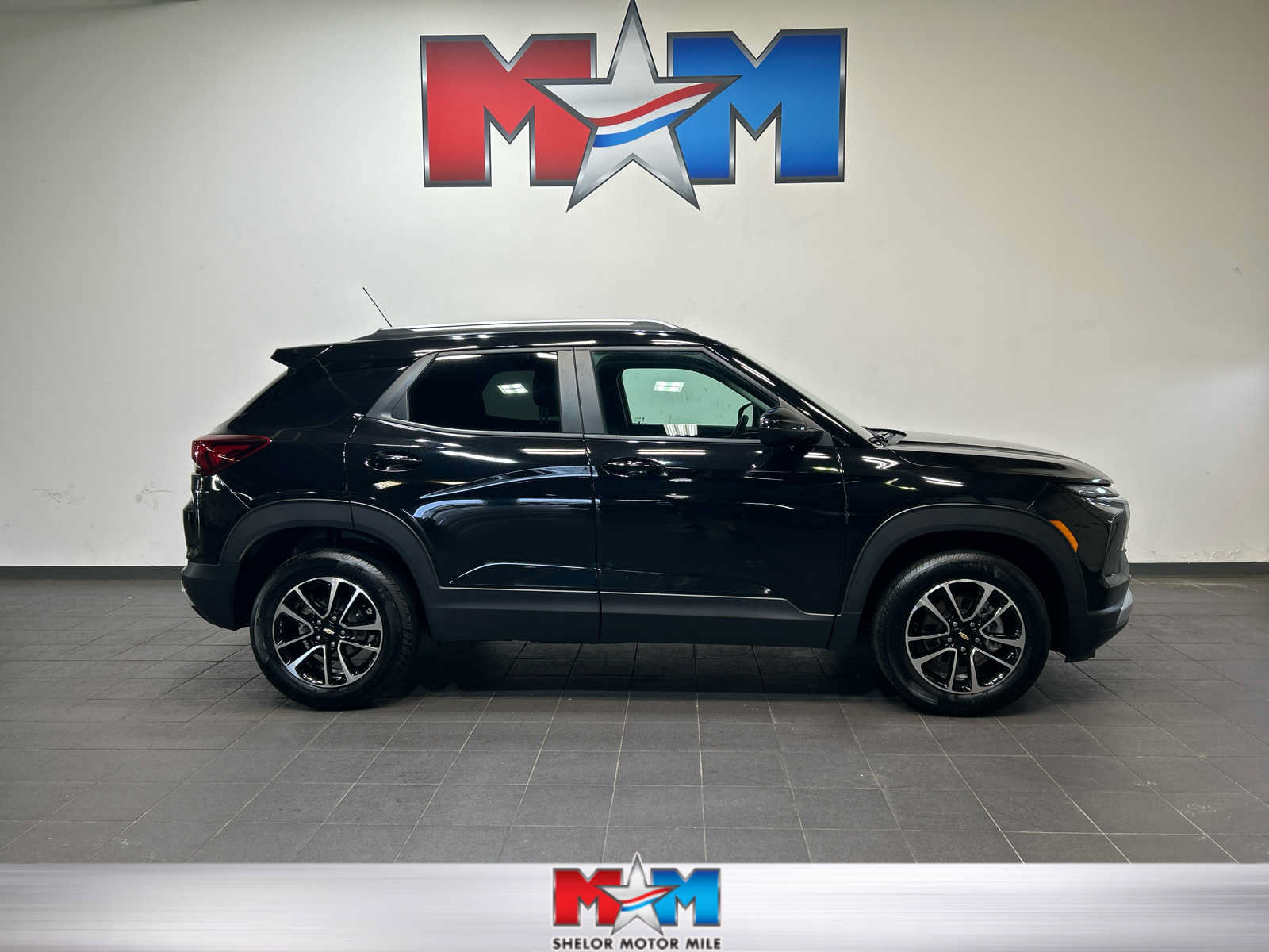 Used 2025 Chevrolet TrailBlazer LT AWD/4WD image 1