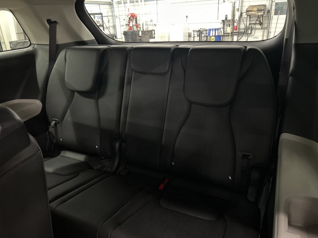 Certified 2023 Kia Carnival EX FWD image 21