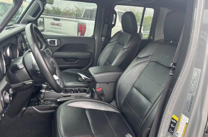 Used 2023 Jeep Wrangler Unlimited Sahara w/ Cold Weather Group AWD/4WD image 6