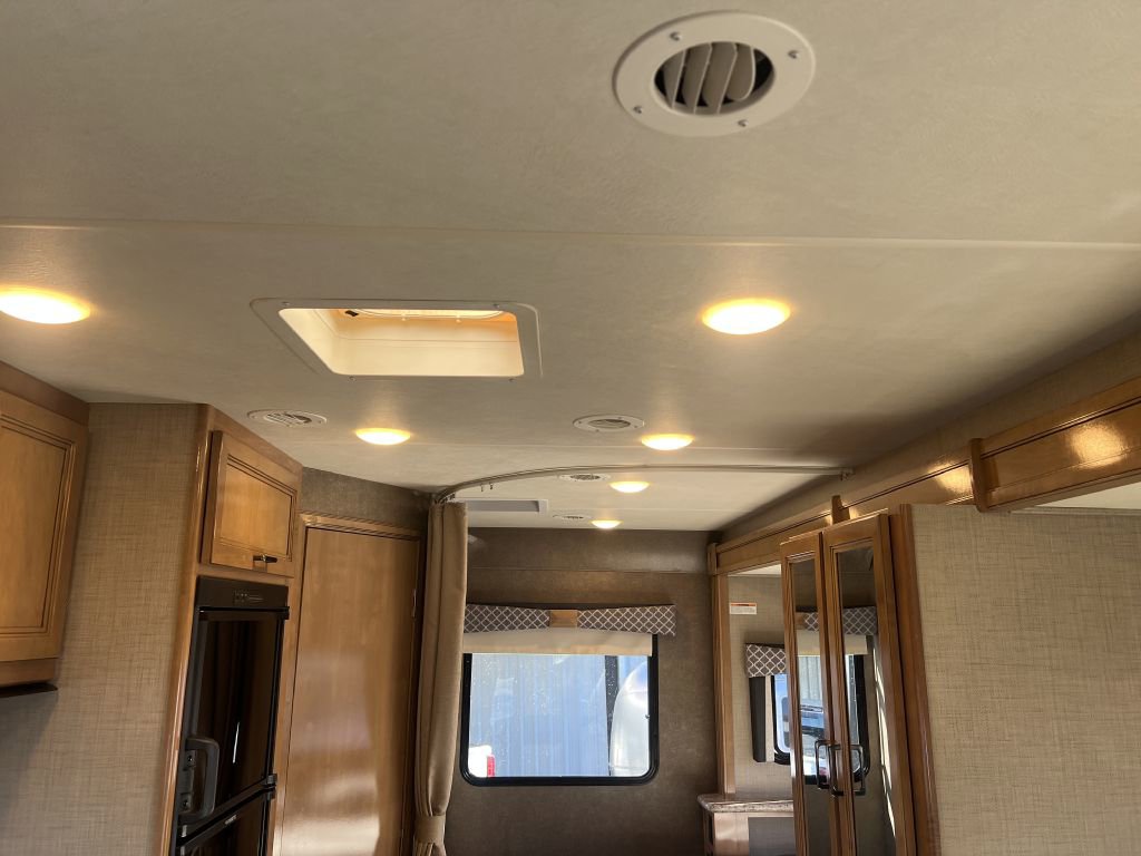 Used 2018 Mercedes-Benz Sprinter 3500 image 44