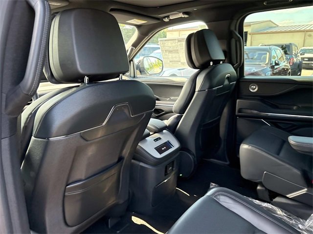 New 2025 Lincoln Navigator L Reserve w/ Jet Appearance Package image 17