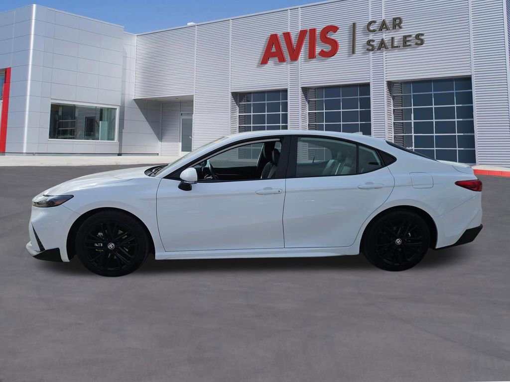 Used 2025 Toyota Camry SE image 2
