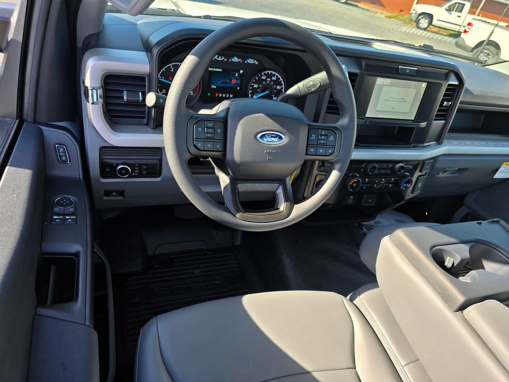 New 2026 Ford F550 4x4 Regular Cab Super Duty image 3