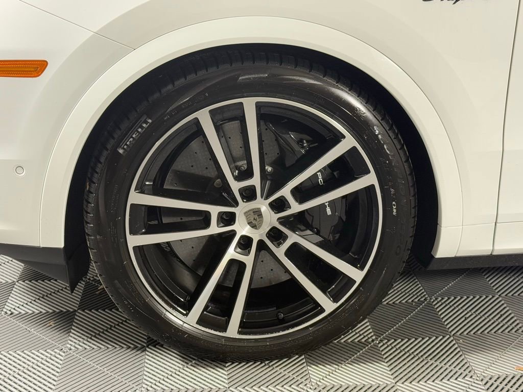 New 2025 Porsche Cayenne Turbo image 11