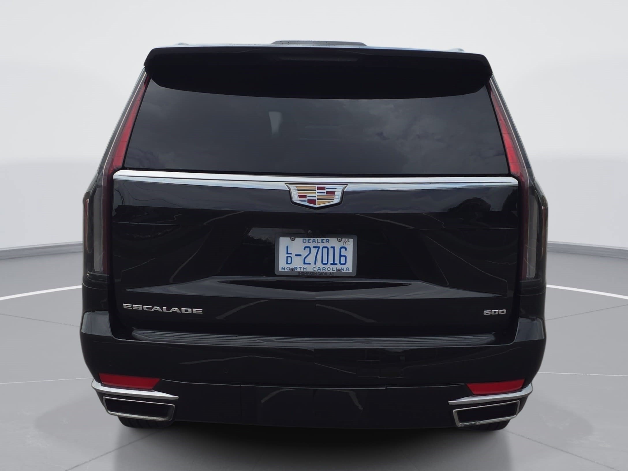 Used 2023 Cadillac Escalade Premium Luxury AWD/4WD image 4