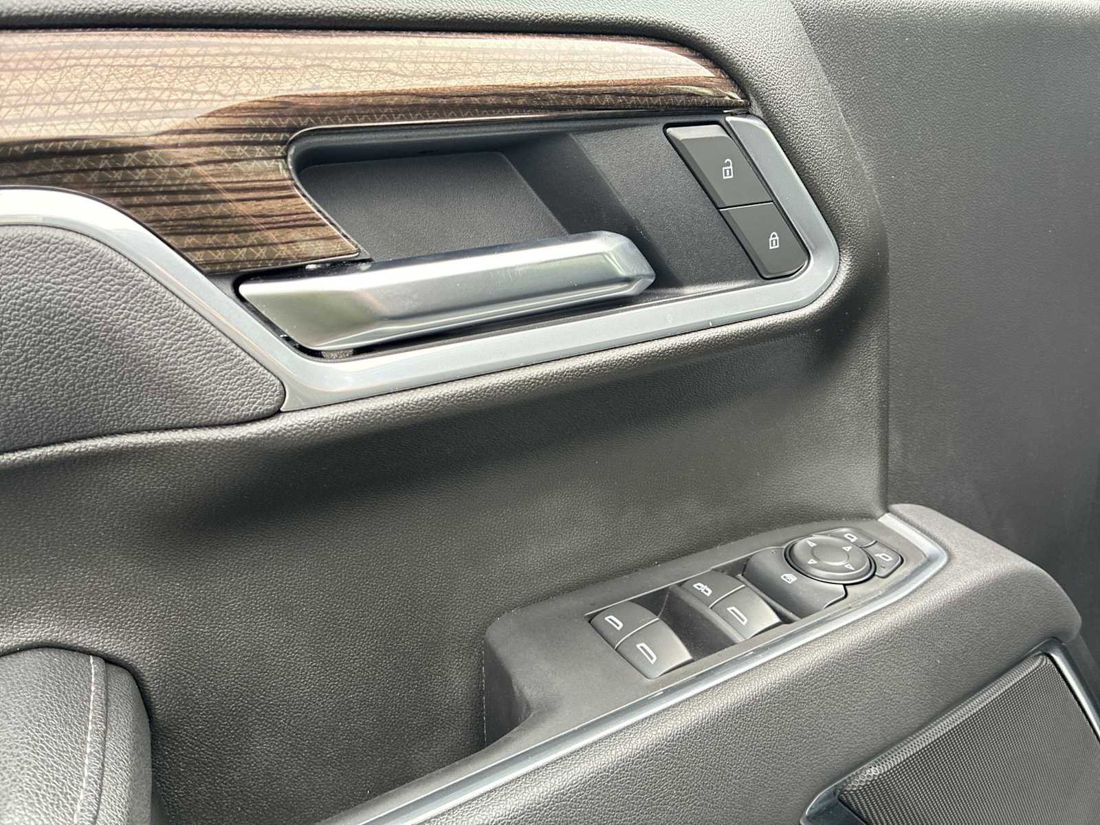 Used 2025 Chevrolet Silverado 1500 LT image 23