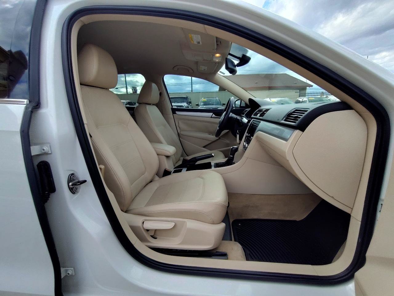 Used 2012 Volkswagen Passat 2.5 SE FWD image 38
