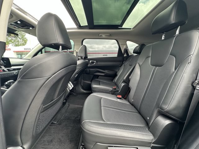 Used 2025 Kia Sorento EX w/ Panoramic Sunroof Package FWD image 29