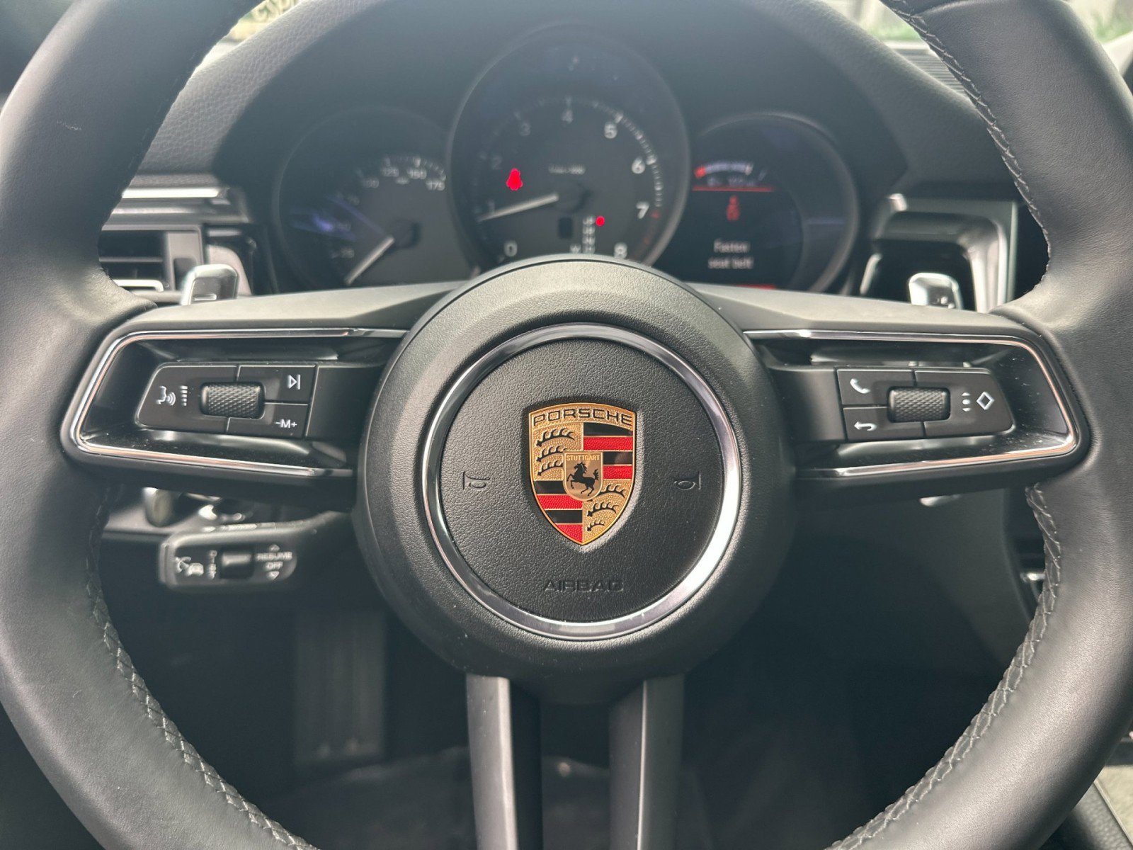 Used 2025 Porsche Macan image 23