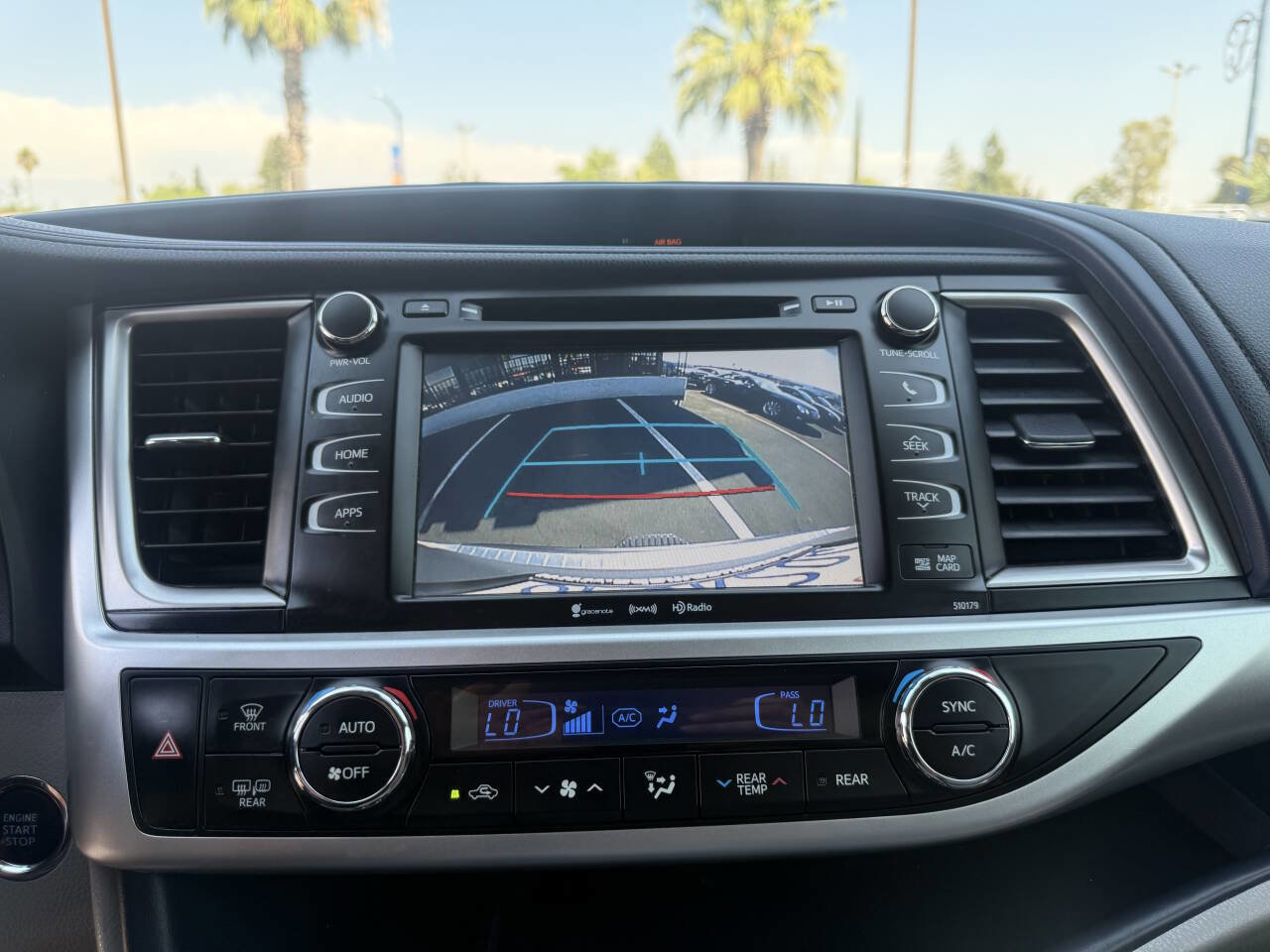 Used 2018 Toyota Highlander XLE image 19